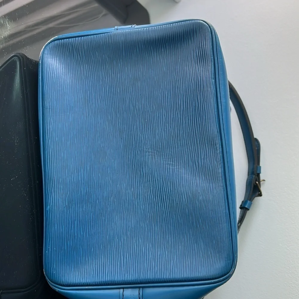 Louis Vuitton Épi Leather Shoulder bag